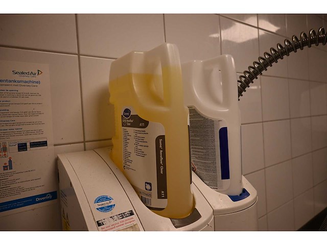 Diversey zeep dispenser pomp - afbeelding 2 van  2