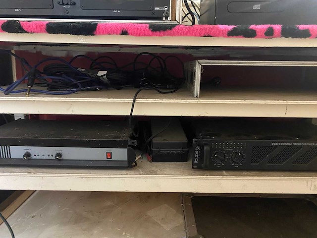 Dj-set en apparatuur - afbeelding 5 van  5