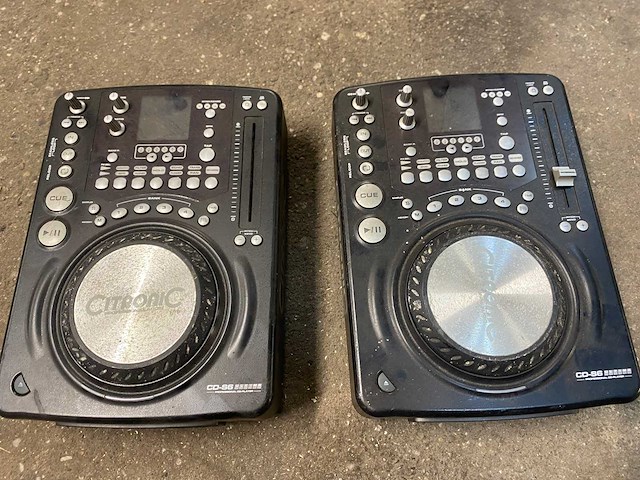 Dj-set en apparatuur - afbeelding 3 van  11