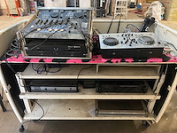 Dj-set en apparatuur - afbeelding 1 van  11