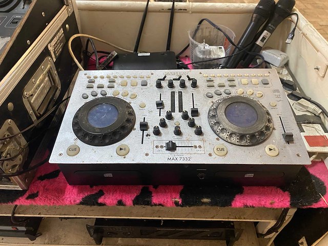 Dj-set en apparatuur - afbeelding 7 van  11