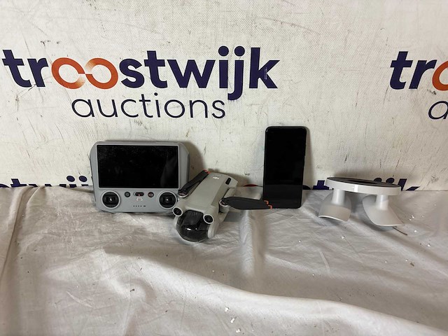 Dji mini 3 pro, meta quest compact oplaadstation, asus zenfone 9 - afbeelding 1 van  1