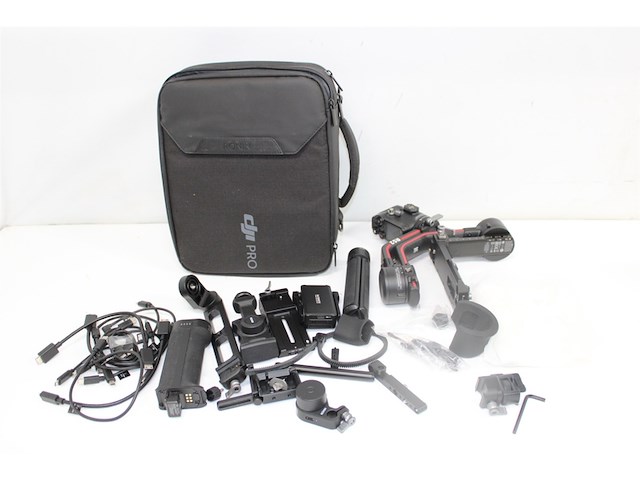 Dji rs 2 pro combo - 3-axis gimbal stabilizer for dslr - afbeelding 4 van  4