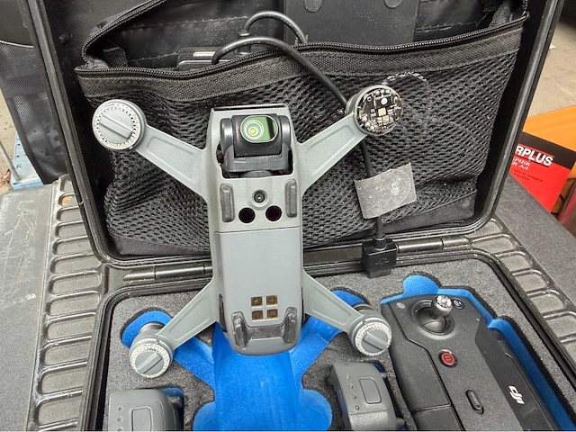 Dji spark groen drone set met controller, 2 accu’s en harde koffer (defect/onvolledig) - afbeelding 6 van  8
