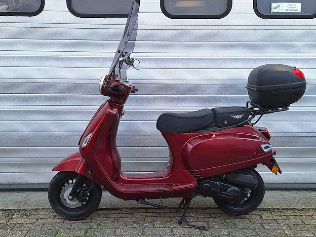 Djjd cashmere 45 km bromscooter 4takt - afbeelding 1 van  4