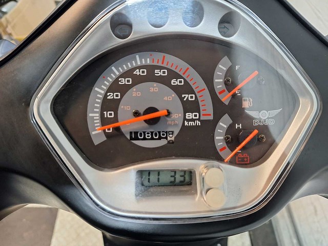 Djjd cashmere efi 45 km bromscooter 4takt - afbeelding 4 van  7