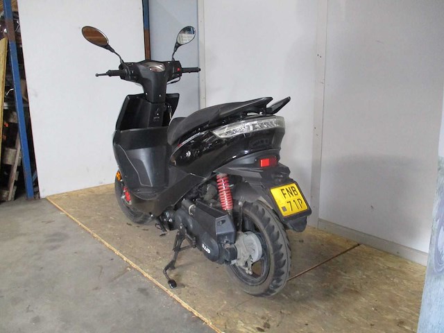 Djjd injectie - bromscooter - valetta (wy50qt-111) - scooter - afbeelding 2 van  11
