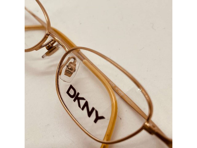 Dkny bril met marc jacobs case - afbeelding 5 van  9