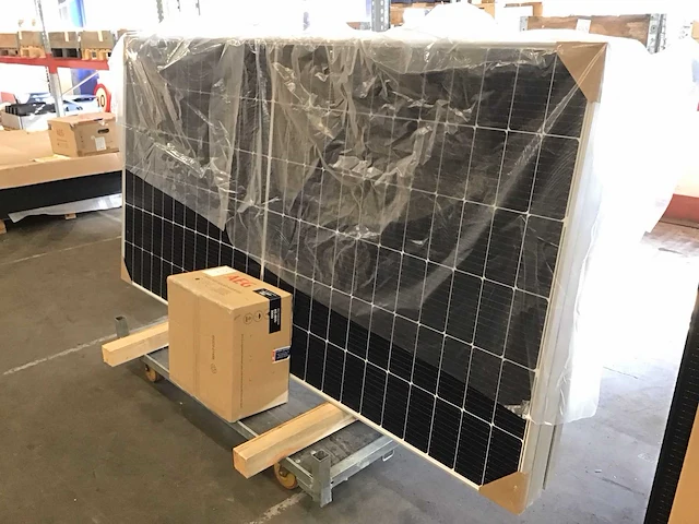 Dmegc 550 hsw 4 zonnepanelen en 1 aeg omvormer - afbeelding 1 van  3