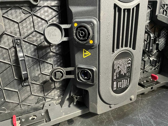 Dmt p3.9 outdoor led-screen systeem - afbeelding 16 van  21