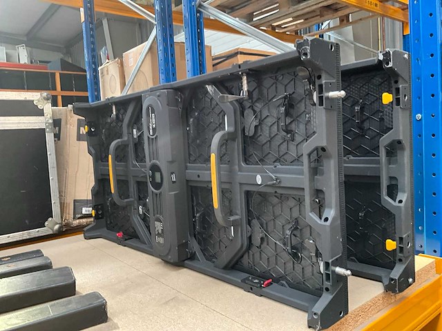 Dmt p3.9 outdoor led-screen systeem - afbeelding 17 van  21