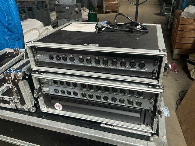 Dmx splitter (3x) - afbeelding 1 van  3