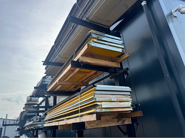 Dock levelaar met deur en flappen 2x - afbeelding 17 van  41