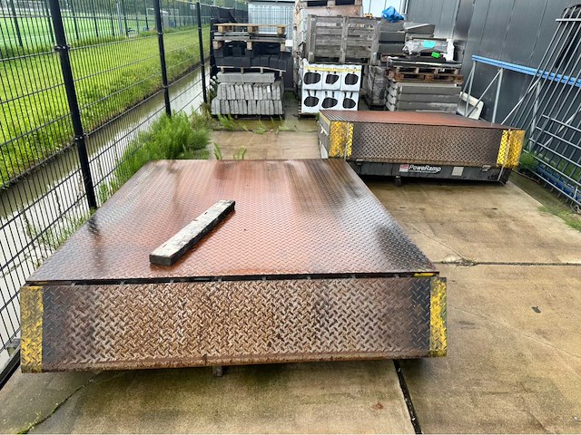 Dock levelaar met deur en flappen 2x - afbeelding 32 van  41