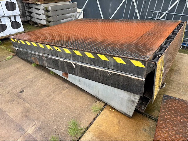 Dock levelaar met deur en flappen 2x - afbeelding 33 van  41