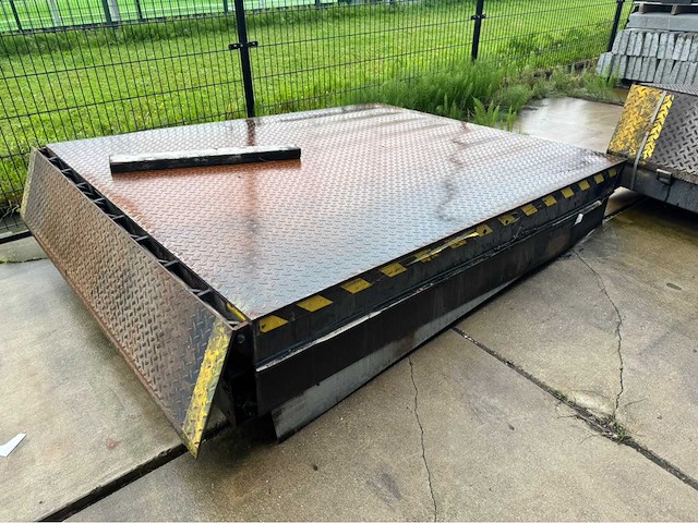 Dock levelaar met deur en flappen 2x - afbeelding 35 van  41