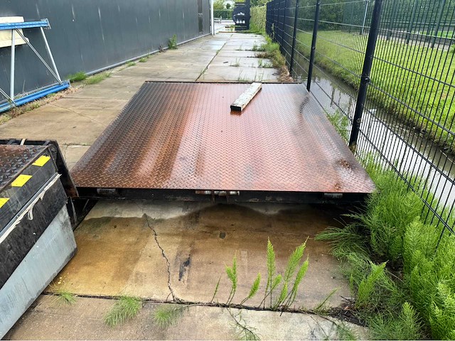 Dock levelaar met deur en flappen 2x - afbeelding 36 van  41