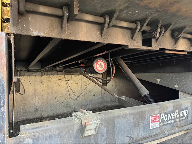 Dock levelaar met deur en flappen - afbeelding 18 van  23