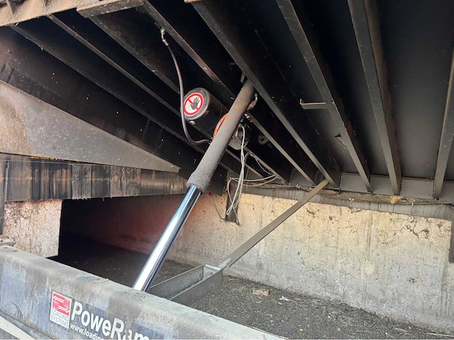 Dock levelaar met deur en flappen - afbeelding 19 van  23