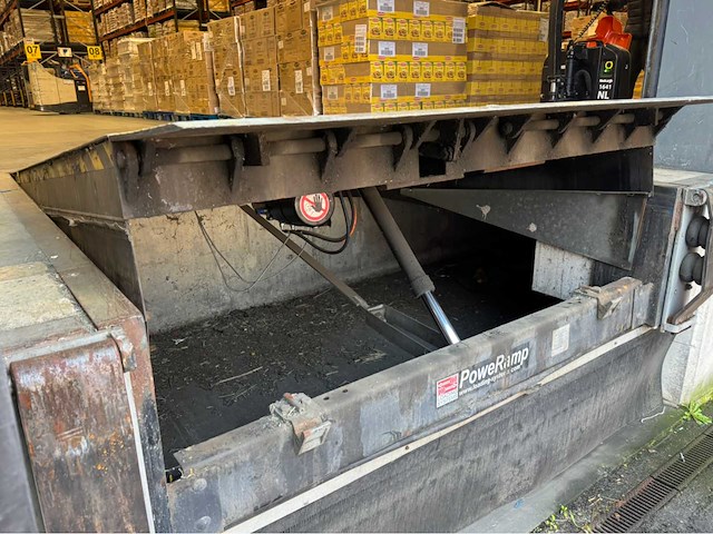 Dock levelaar met deur en flappen - afbeelding 10 van  23