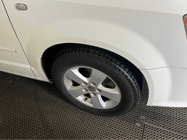 Dodge - 3.6 l - grand caravan - personenauto - 2013 - afbeelding 18 van  32