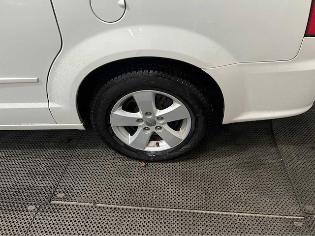 Dodge - 3.6 l - grand caravan - personenauto - 2013 - afbeelding 20 van  32