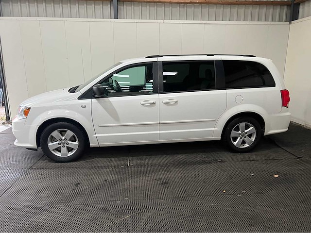 Dodge - 3.6 l - grand caravan - personenauto - 2013 - afbeelding 12 van  32