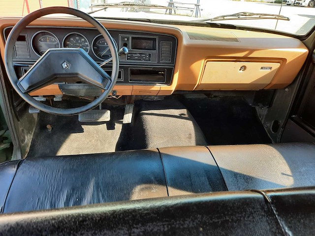 Dodge - d250 - crew cab - 6 personen - 8 voet laadbak - oldtimer - afbeelding 4 van  15