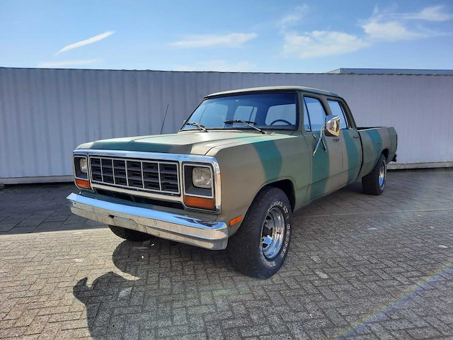 Dodge - d250 - crew cab - 6 personen - 8 voet laadbak - oldtimer - afbeelding 1 van  10