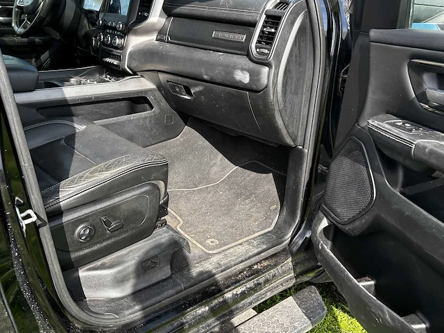 Dodge - ram 1500 - 5.7 v8 4x4 - van - afbeelding 15 van  19