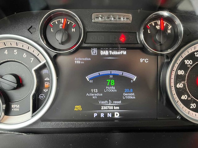 Dodge - ram 1500 - 5.7 v8 6'4 laramie - 2017 - personenauto - afbeelding 14 van  24