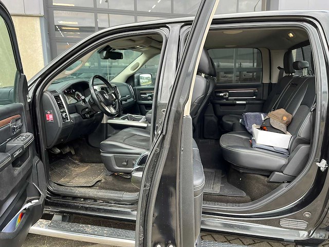 Dodge - ram 1500 - 5.7 v8 6'4 laramie - 2017 - personenauto - afbeelding 8 van  24