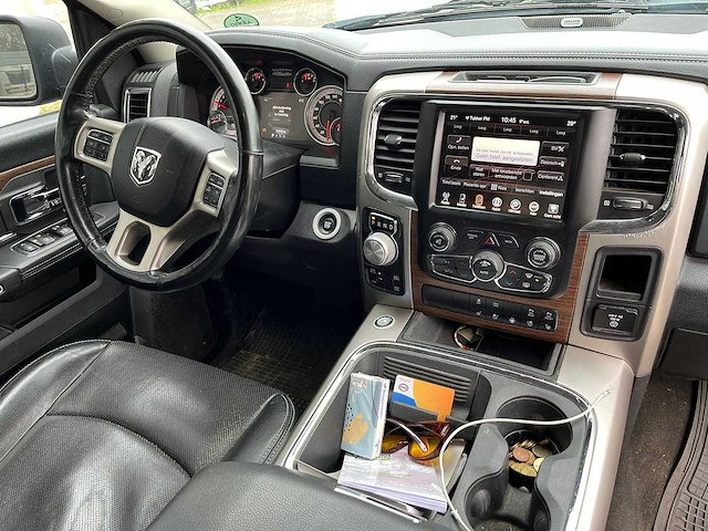 Dodge - ram 1500 - 5.7 v8 6'4 laramie - 2017 - personenauto - afbeelding 10 van  24