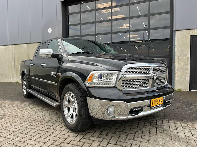 Dodge - ram 1500 - 5.7 v8 6'4 laramie - 2017 - personenauto - afbeelding 1 van  8