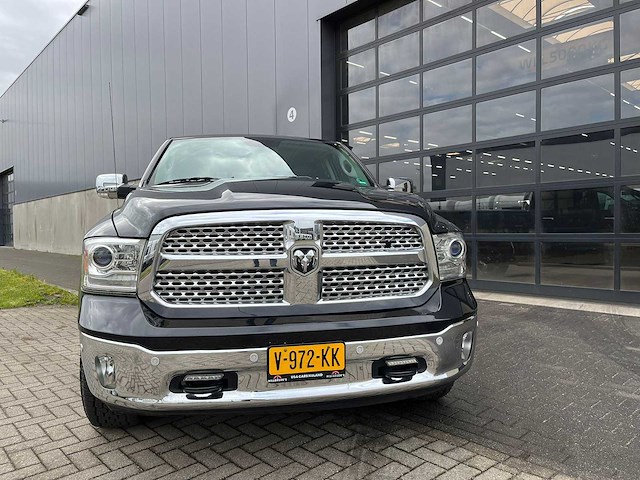 Dodge - ram 1500 - 5.7 v8 6'4 laramie - 2017 - personenauto - afbeelding 5 van  8