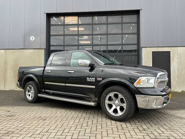 Dodge - ram 1500 - 5.7 v8 6'4 laramie - 2017 - personenauto - afbeelding 2 van  24
