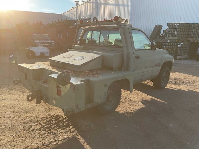 Dodge 2500 ram vliegtuigsleper - afbeelding 10 van  14