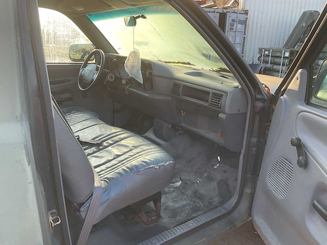 Dodge 2500 ram vliegtuigsleper - afbeelding 9 van  14