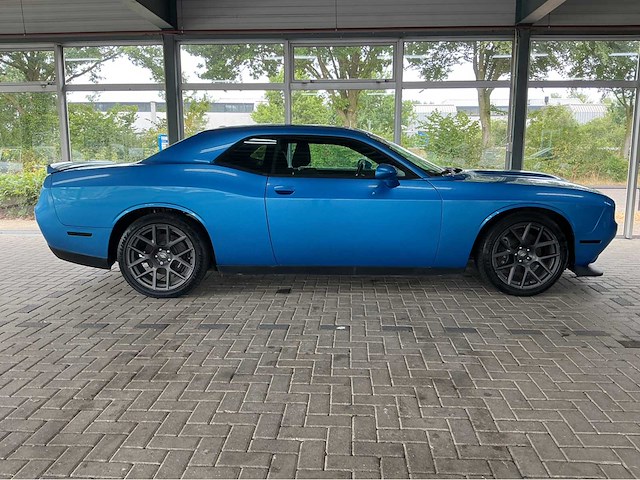 Dodge challenger gt | 3.6 v6 | 305 pk | 2019 | b5 blue pearlcoat | parksense | parkview achteruitrijcamera | btw auto - afbeelding 3 van  32