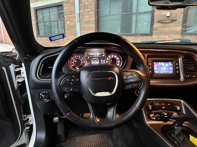 Dodge challenger sxt 3.6 v6 305pk 2016 - afbeelding 7 van  34