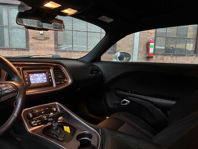 Dodge challenger sxt 3.6 v6 305pk 2016 - afbeelding 8 van  34