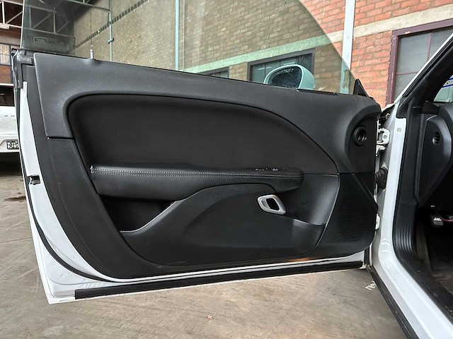 Dodge challenger sxt 3.6 v6 305pk 2016 - afbeelding 18 van  34