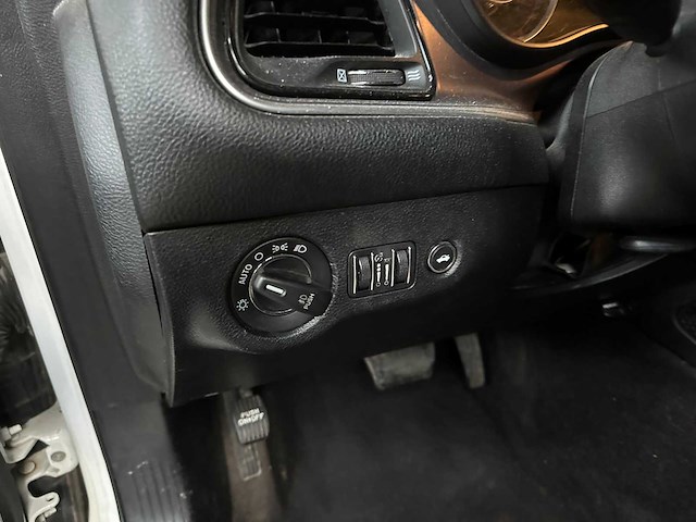 Dodge challenger sxt 3.6 v6 305pk 2016 - afbeelding 13 van  27