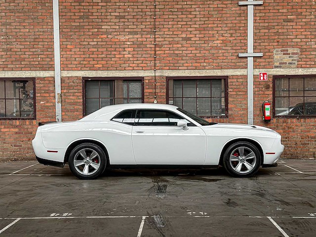 Dodge challenger sxt 3.6 v6 305pk 2016 - afbeelding 18 van  19