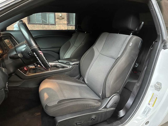 Dodge challenger sxt 3.6 v6 305pk 2016 - afbeelding 21 van  29