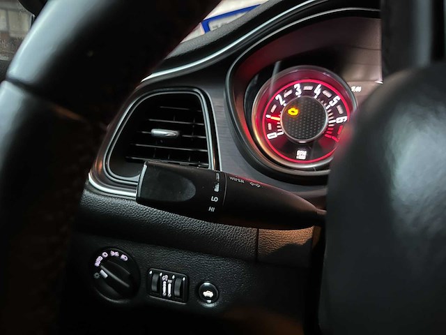 Dodge challenger sxt 3.6 v6 305pk 2016 - afbeelding 20 van  34