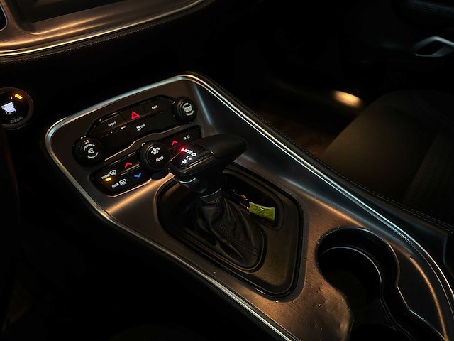 Dodge challenger sxt 3.6 v6 305pk 2016 - afbeelding 22 van  34