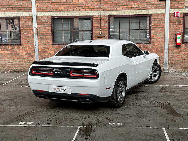 Dodge challenger sxt 3.6 v6 305pk 2016 - afbeelding 8 van  34
