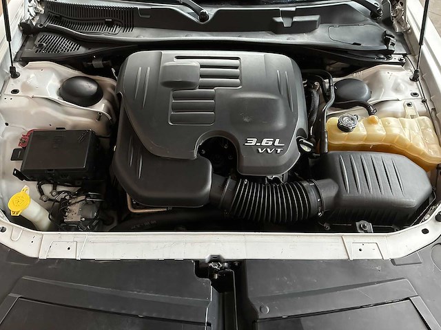 Dodge challenger sxt 3.6 v6 305pk 2016 - afbeelding 28 van  34
