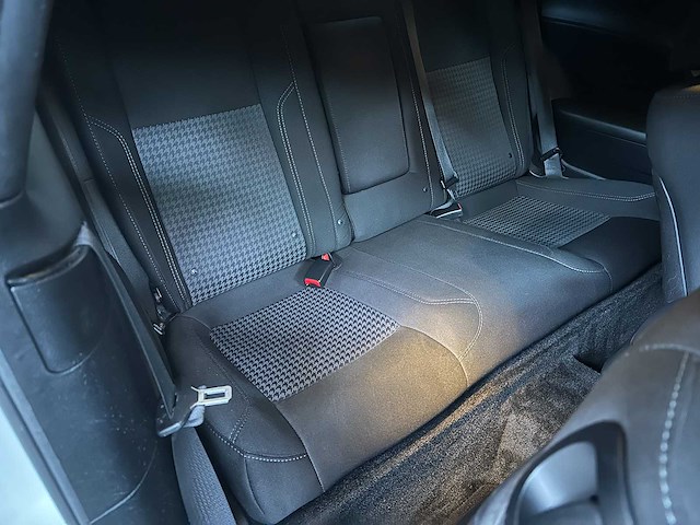 Dodge challenger sxt 3.6 v6 305pk 2016 - afbeelding 33 van  34